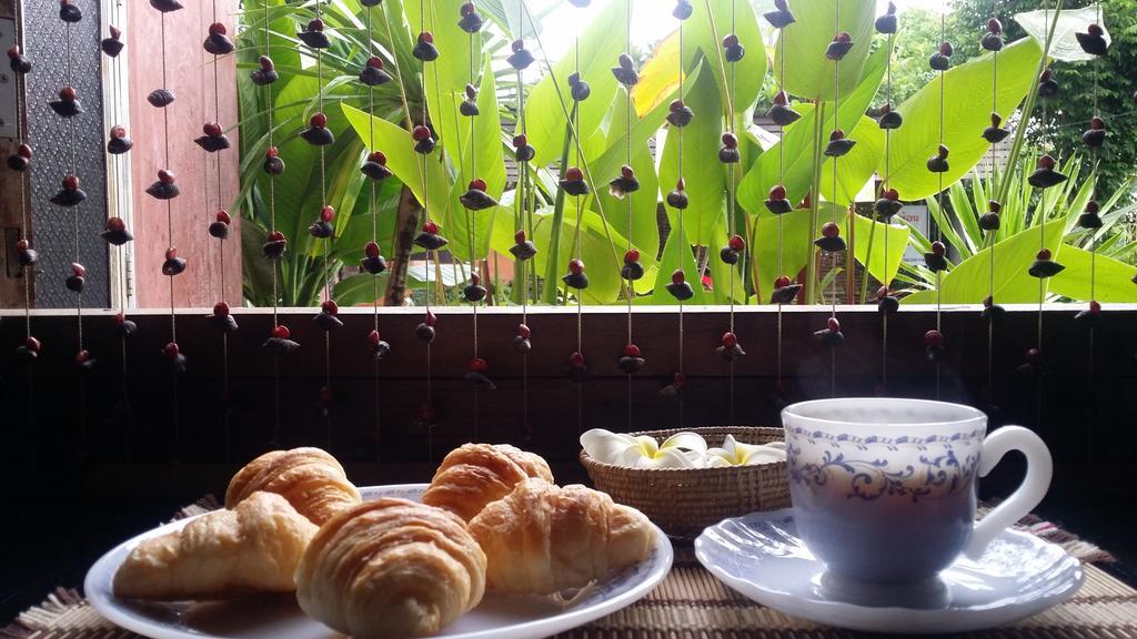 Maeloegyi Maesariang Hotel Mae Sariang Bagian luar foto