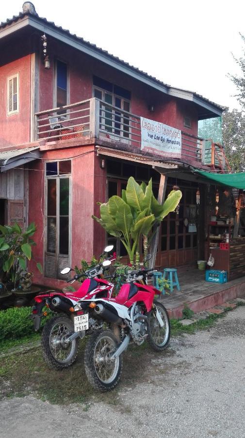 Maeloegyi Maesariang Hotel Mae Sariang Bagian luar foto